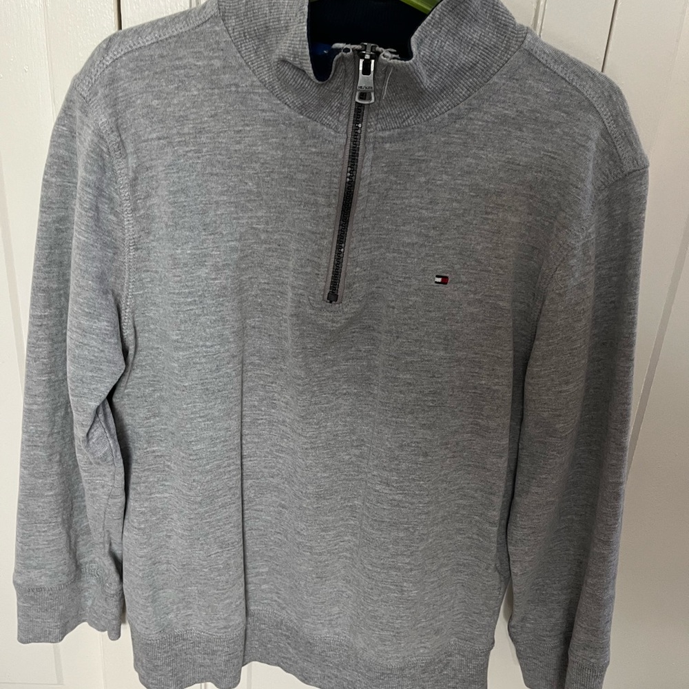 Tommy Hilfiger Pullover. Lightweight. Size 8 - 10